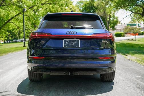 Navarra Blue Metallic 2022 Audi e-tron Premium Plus