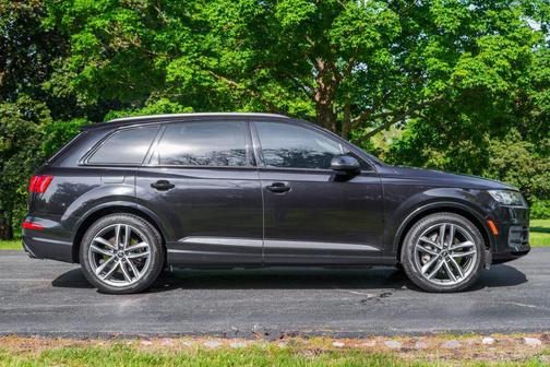 Black 2018 Audi Q7 3.0T Prestige