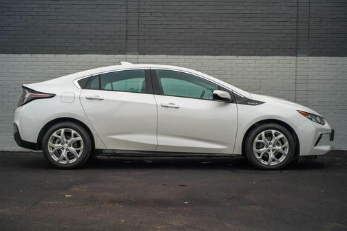 White 2018 Chevrolet Volt Premier