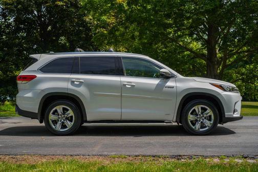 Blizzard Pearl 2018 Toyota Highlander Hybrid Limited