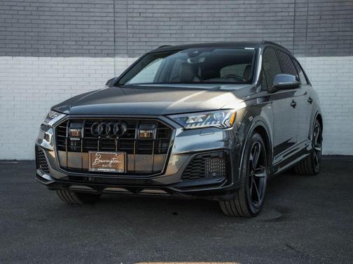 Daytona Gray Pearl Effect 2024 Audi Q7 55 Prestige