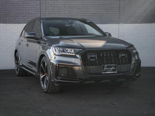 Daytona Gray Pearl Effect 2024 Audi Q7 55 Prestige