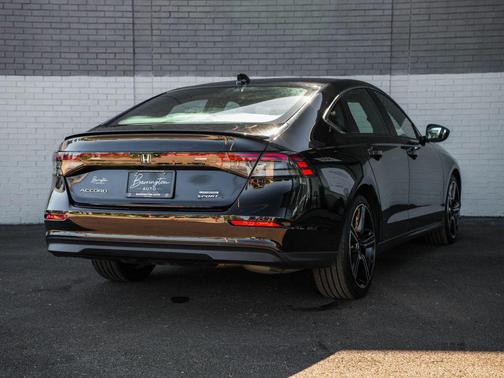 Crystal Black Pearl 2024 Honda Accord Hybrid Sport