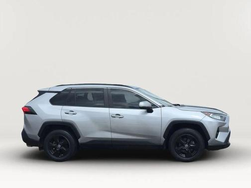 Silver Sky Metallic 2019 Toyota RAV4 XLE