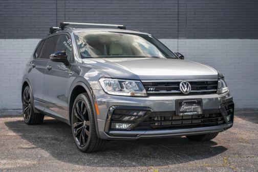 Platinum Gray Metallic 2019 Volkswagen Tiguan 2.0T SEL R-Line 4MOTION