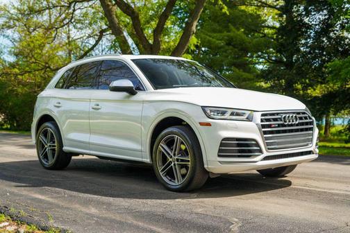 Ibis White 2018 Audi SQ5 3.0T Premium Plus