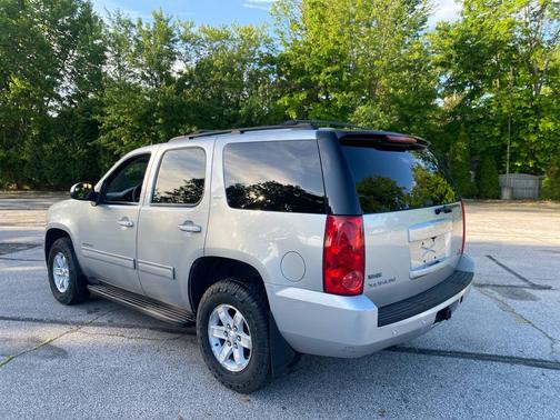 Quicksilver Metallic 2012 GMC Yukon SLT