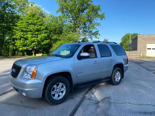Quicksilver Metallic 2012 GMC Yukon SLT