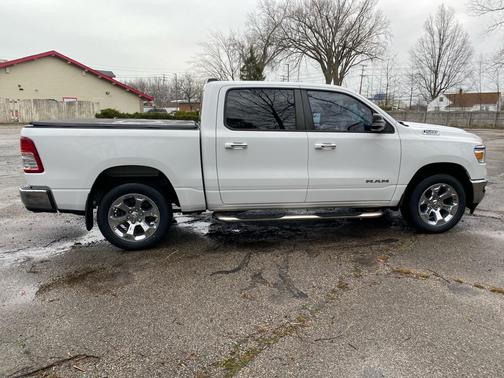 Bright White Clearcoat 2019 RAM 1500 Big Horn