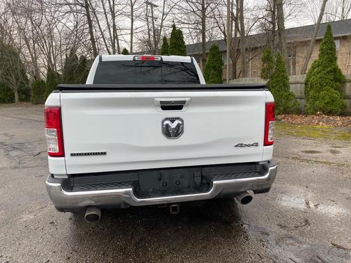 Bright White Clearcoat 2019 RAM 1500 Big Horn