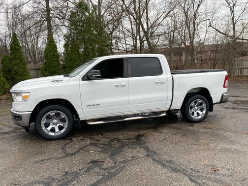 Bright White Clearcoat 2019 RAM 1500 Big Horn