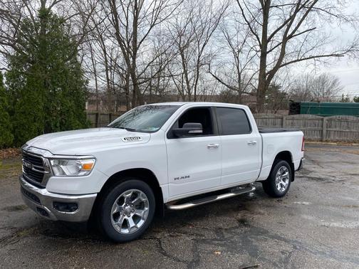Bright White Clearcoat 2019 RAM 1500 Big Horn