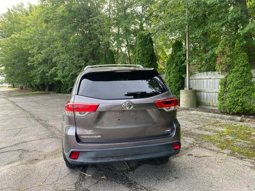 Predawn Gray Mica 2019 Toyota Highlander LE