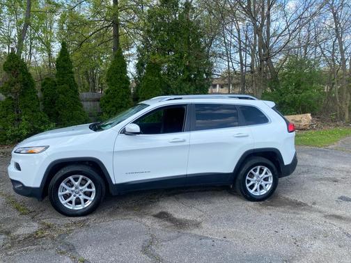 Bright White Clearcoat 2016 Jeep Cherokee Latitude