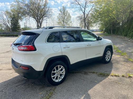 Bright White Clearcoat 2016 Jeep Cherokee Latitude