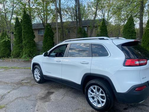 Bright White Clearcoat 2016 Jeep Cherokee Latitude