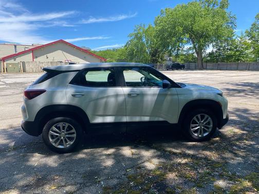 WHITE 2022 Chevrolet Trailblazer LS