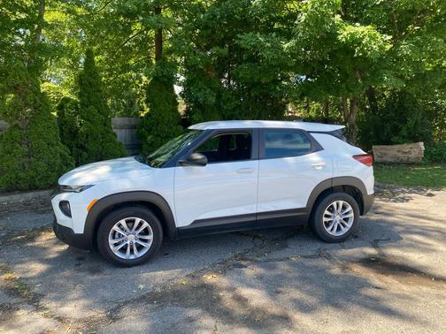 WHITE 2022 Chevrolet Trailblazer LS