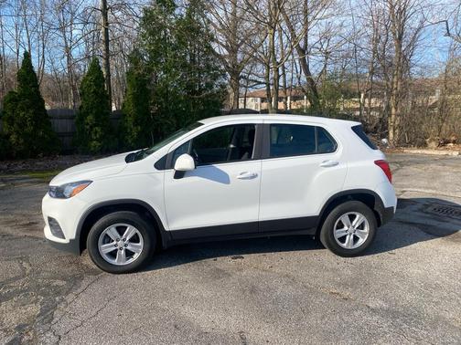 Summit White 2018 Chevrolet Trax LS