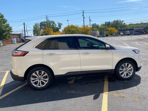 2021 Ford Edge Titanium