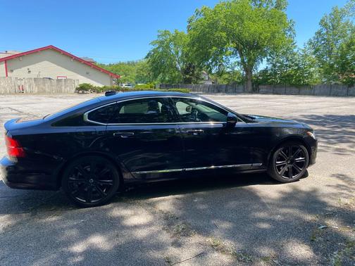 Onyx Black Metallic 2017 Volvo S90 T6 Inscription
