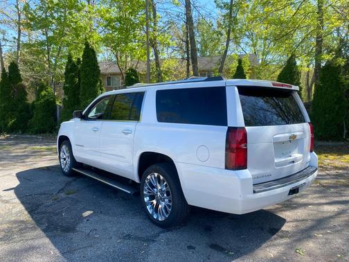 WHITE 2020 Chevrolet Suburban Premier