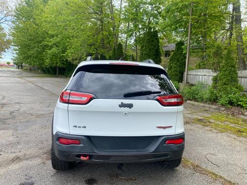 Bright White Clearcoat 2014 Jeep Cherokee Trailhawk