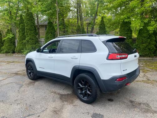 Bright White Clearcoat 2014 Jeep Cherokee Trailhawk
