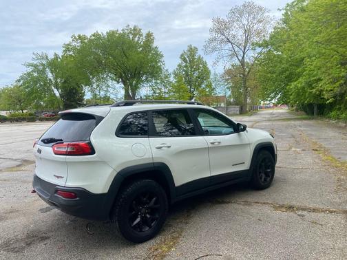 Bright White Clearcoat 2014 Jeep Cherokee Trailhawk