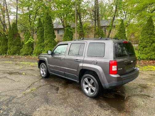Granite Crystal Metallic Clearcoat 2015 Jeep Patriot Latitude