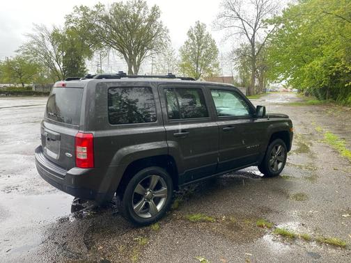Granite Crystal Metallic Clearcoat 2015 Jeep Patriot Latitude