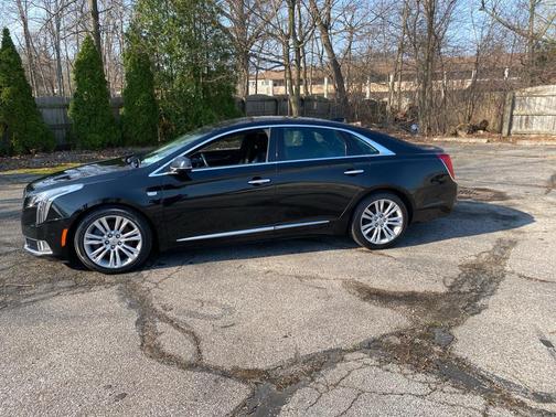 BLACK 2019 Cadillac XTS Luxury