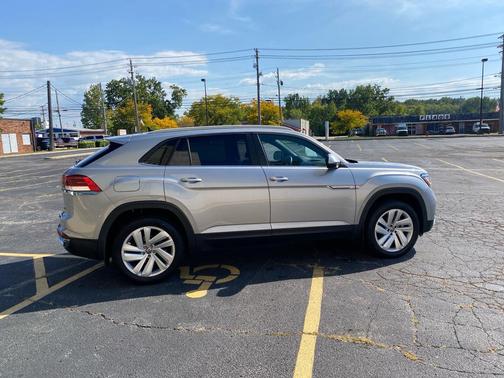 2021 Volkswagen Atlas Cross Sport 2.0T SE w/Technology 4MOTION