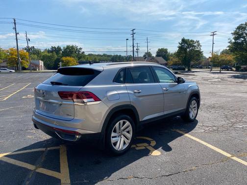 2021 Volkswagen Atlas Cross Sport 2.0T SE w/Technology 4MOTION