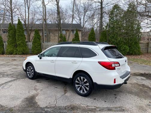 Crystal White Pearl 2015 Subaru Outback 2.5i Limited