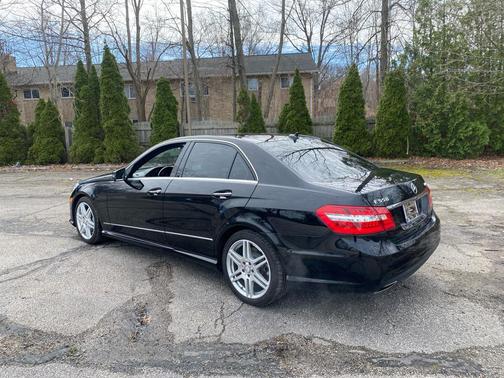 BLACK 2010 Mercedes-Benz E-Class E550 4MATIC