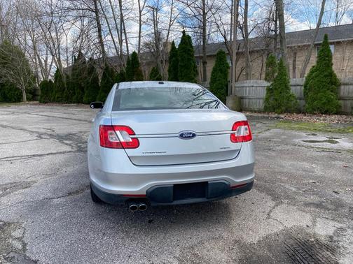2010 Ford Taurus SEL