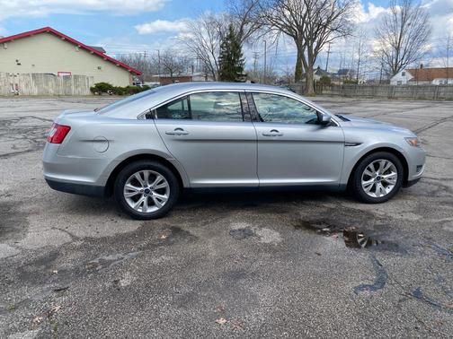 2010 Ford Taurus SEL