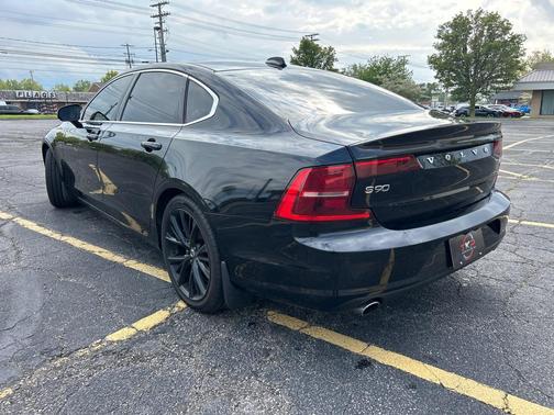 BLACK 2018 Volvo S90 T5 Momentum