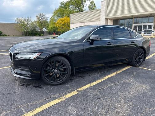BLACK 2018 Volvo S90 T5 Momentum