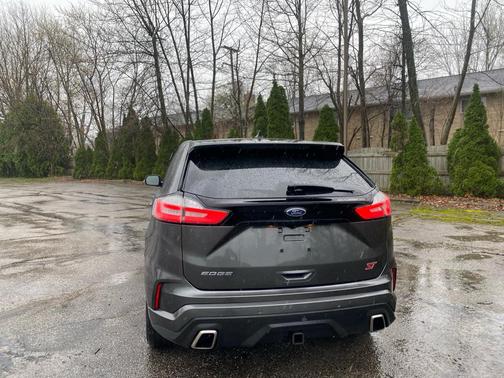 Magnetic Metallic 2019 Ford Edge ST