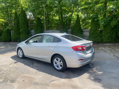 Silver Ice Metallic 2016 Chevrolet Cruze LT Auto