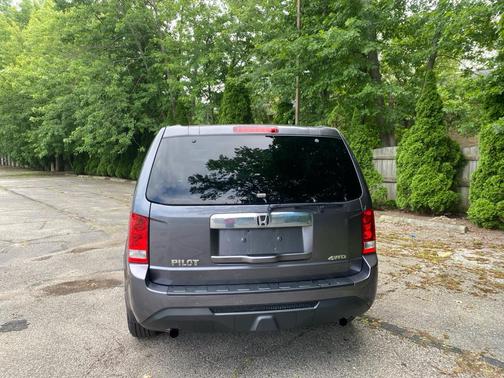 GREY 2015 Honda Pilot LX