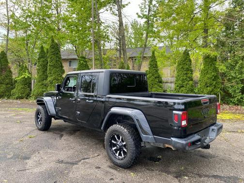 Black Clearcoat 2020 Jeep Gladiator Sport S
