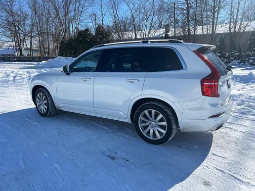 2019 Volvo XC90 T6 Momentum