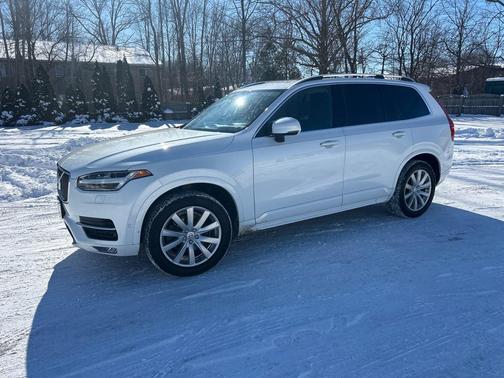 2019 Volvo XC90 T6 Momentum