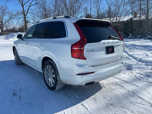 2019 Volvo XC90 T6 Momentum