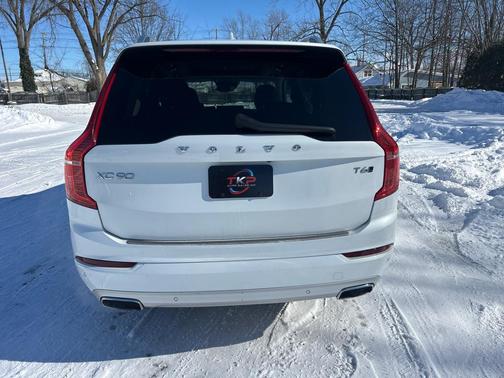 2019 Volvo XC90 T6 Momentum