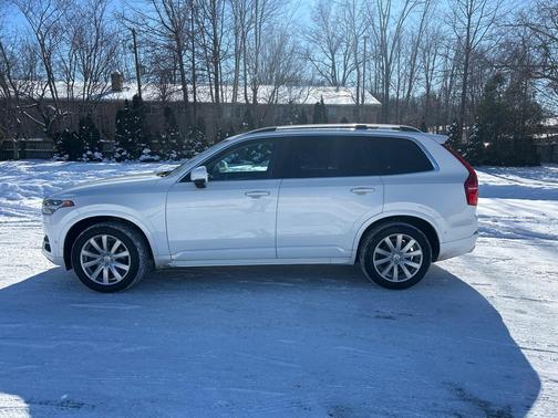 2019 Volvo XC90 T6 Momentum