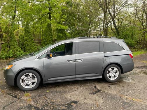 Alabaster Silver Metallic 2012 Honda Odyssey Touring